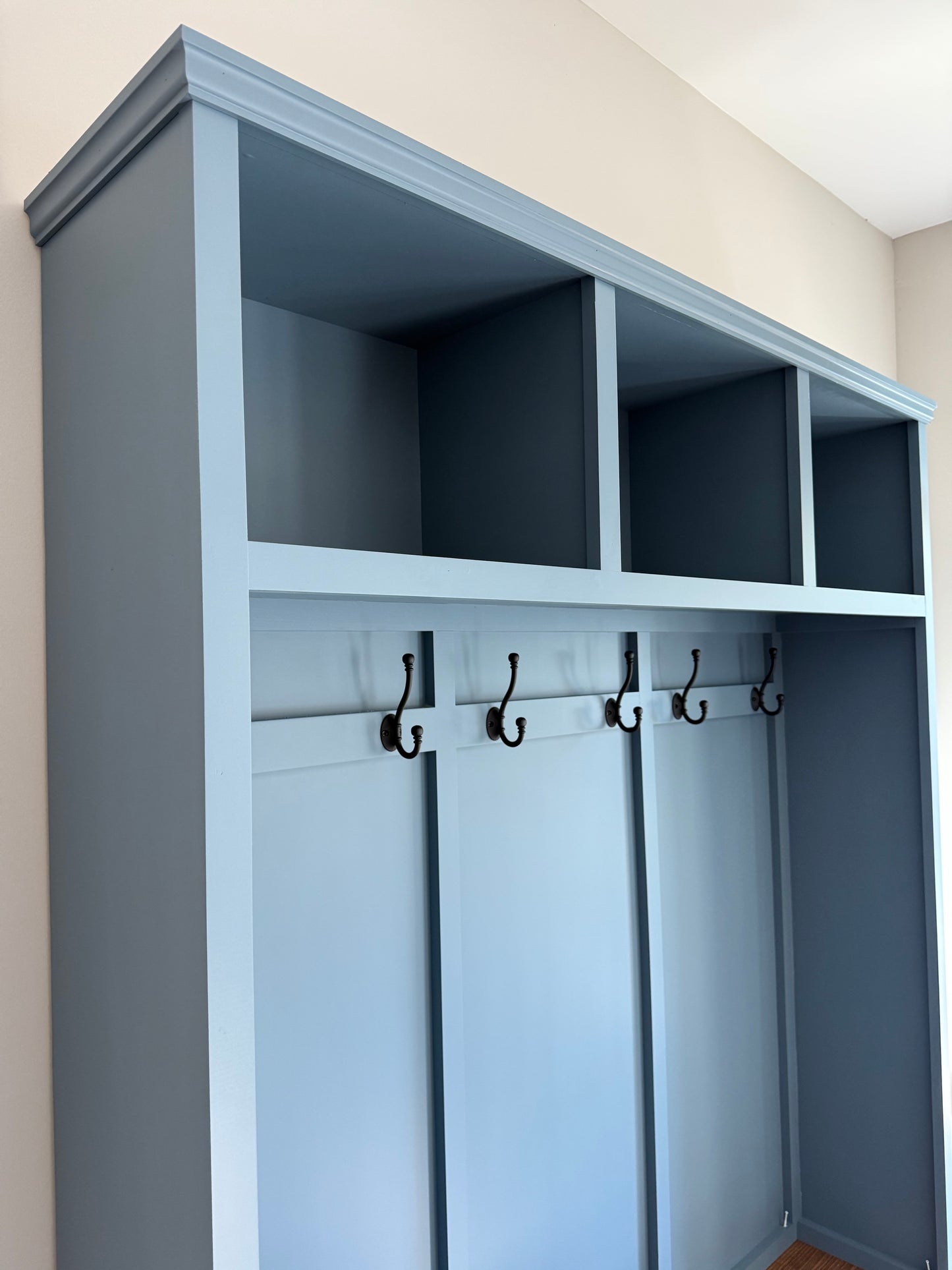 The Wilmington Halltree || Entryway Mudroom Storage Lockers with Bench and Hooks l